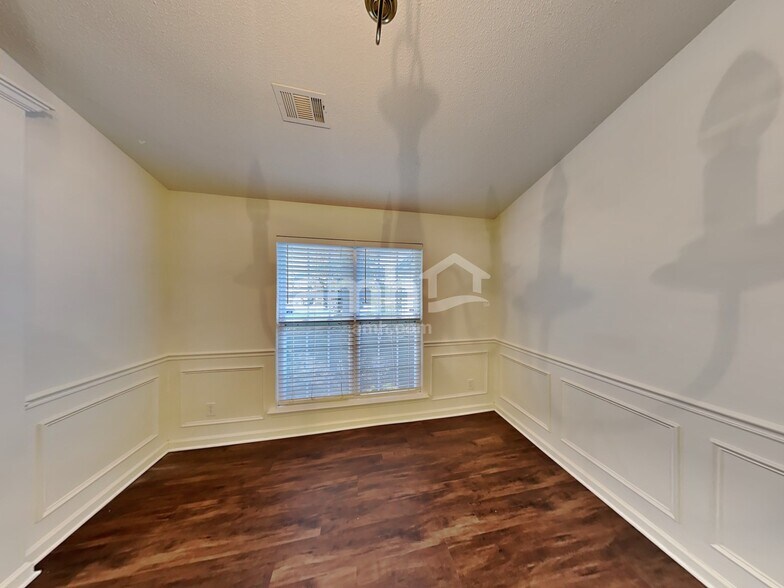 Building Photo - 41 Stallion Run