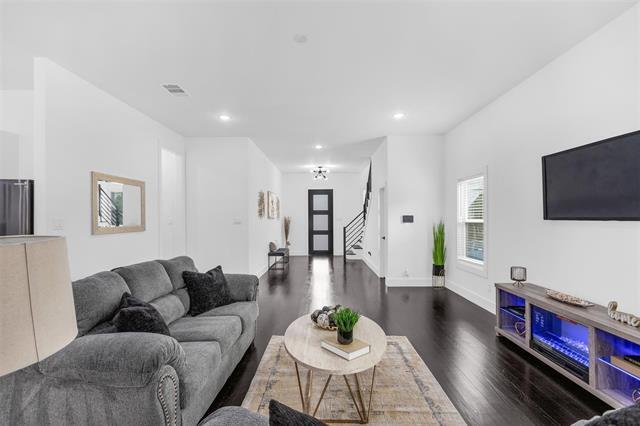 Building Photo - 407 Dubois Ave