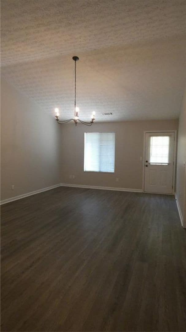 Building Photo - 2 bed/2 bath end unit in Gainesville