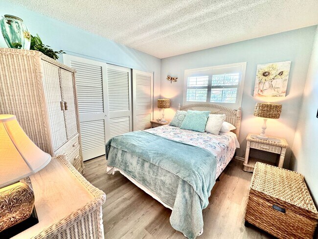 Building Photo - Fully Furnished 2 bedroom/ 2 bath with tranquil views in 55+ Community