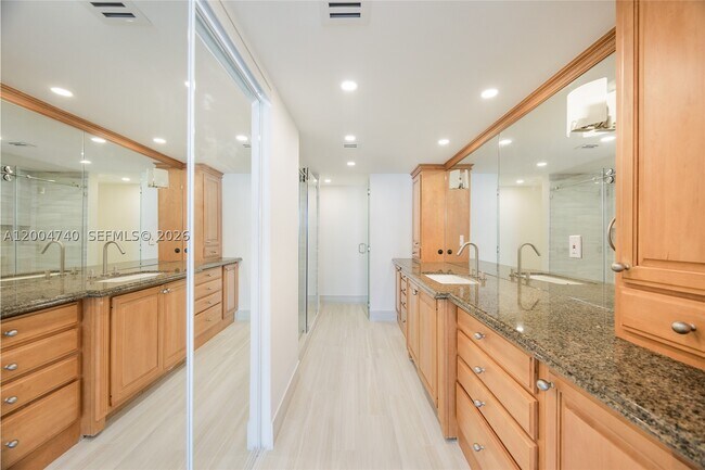 Building Photo - 2100 S Ocean Dr