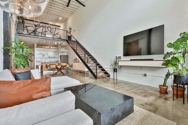 Building Photo - 675 Greenwood Ave NE