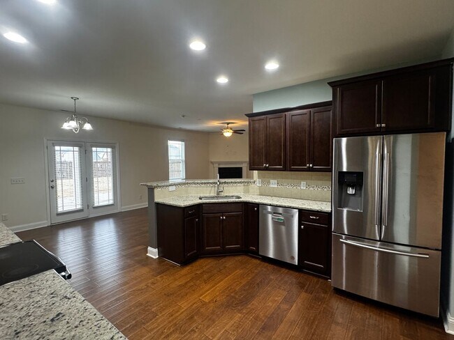 Building Photo - 5 Bedroom 3 Bath Home In Grays Creek
