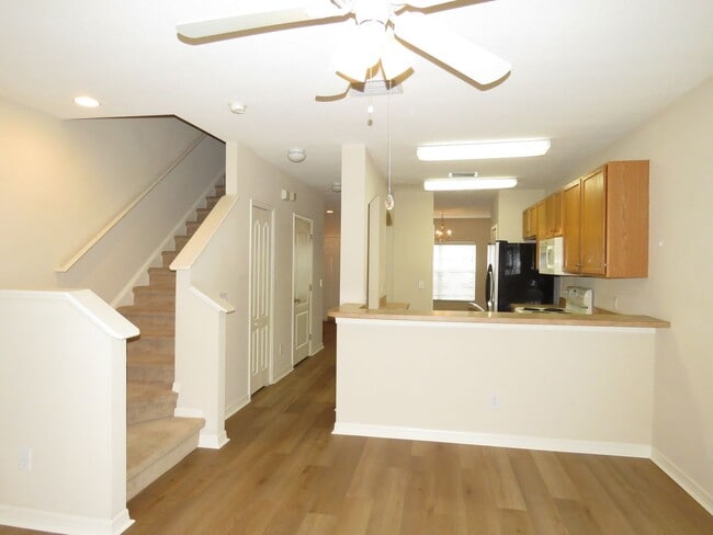 Building Photo - Townhouse in Fishhawk Ridge 2bd/2.5 bath