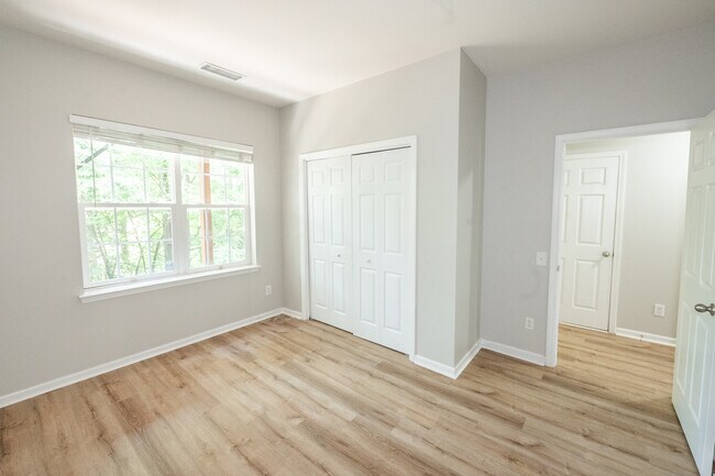 first floor bedroom with full closet - 2922 Duvalla Ave