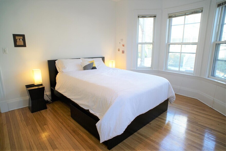 Building Photo - 28 Healey St