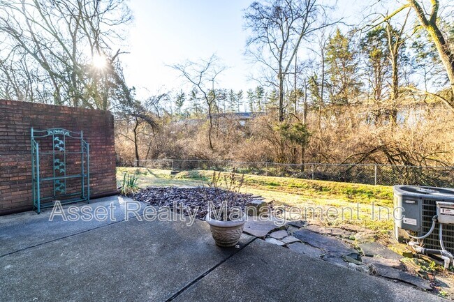 Building Photo - 136 Durwood Rd