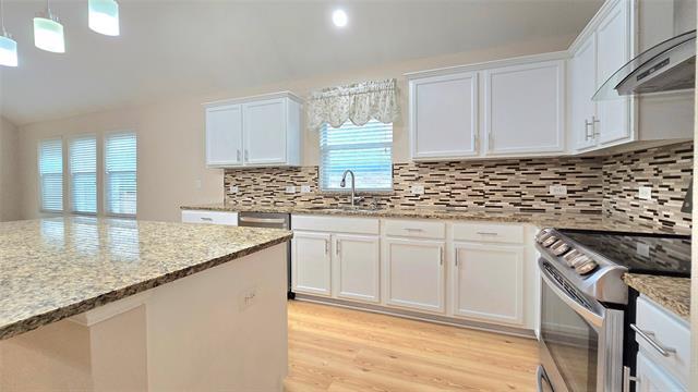 Building Photo - 4255 Fall Creek Dr