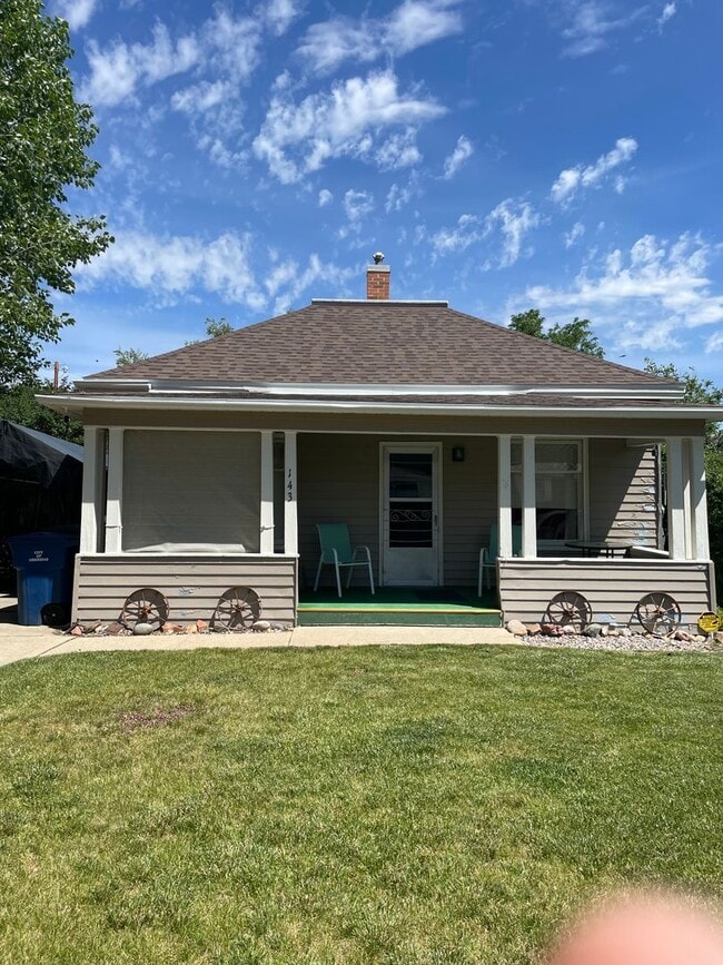 Primary Photo - 143 W Colorado St