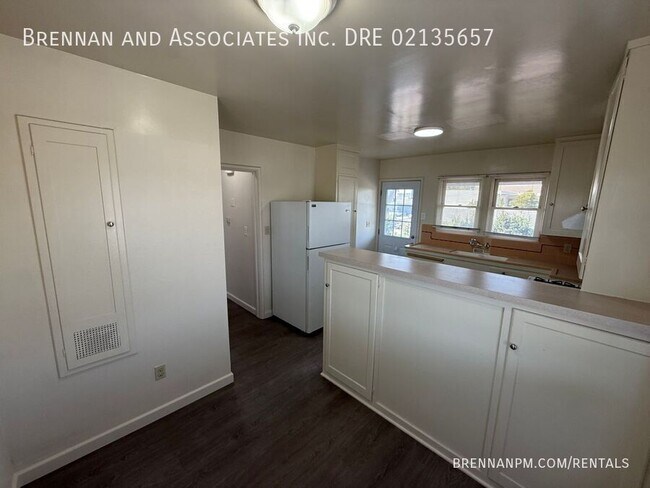 Building Photo - 253 Church Ave