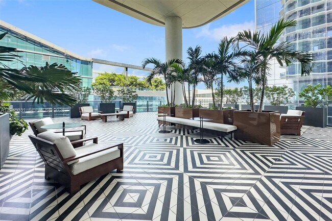 Building Photo - 801 S Miami Ave