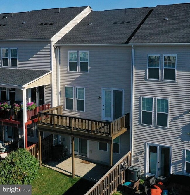 Building Photo - 165 Solara Dr