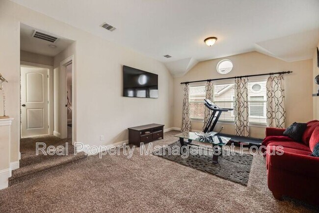 Building Photo - 3625 Funston Dr