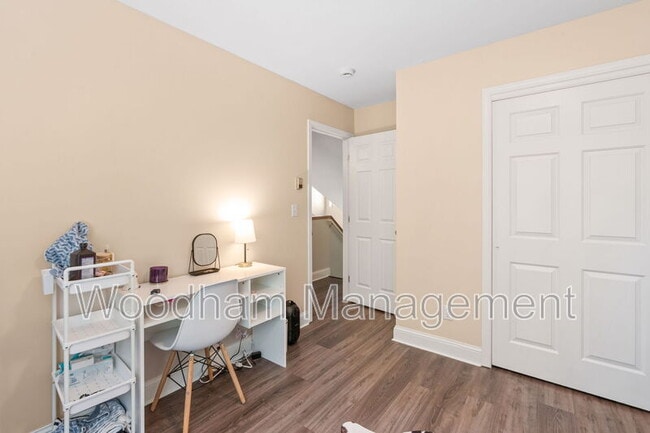 Building Photo - 306 Golden Valley Dr
