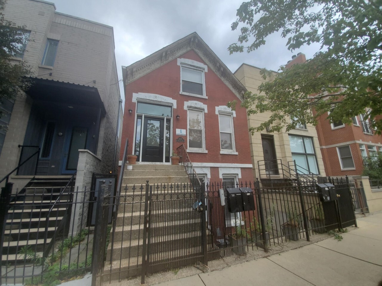 Building Photo - 1623 N Hermitage Ave