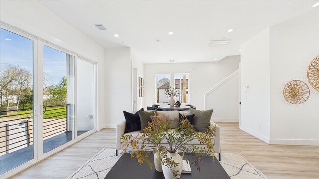 Building Photo - 2417 Harrington St