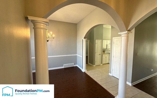 Building Photo - 400 Amundsen Cove