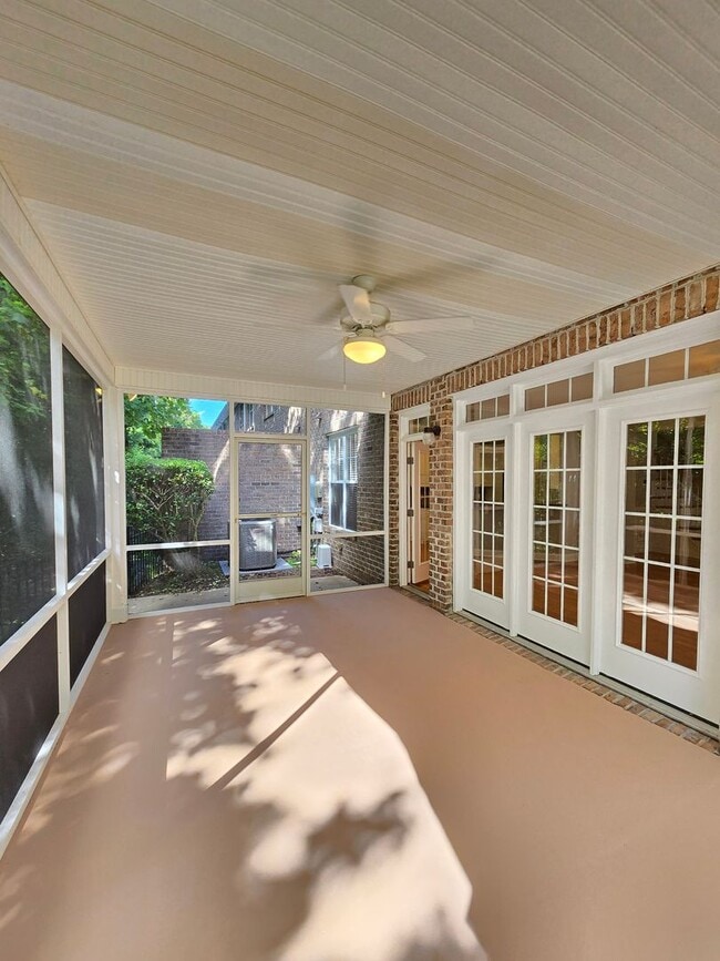 Building Photo - TOWNHOMES AT HOLLY GLEN - Gorgeous townhom...