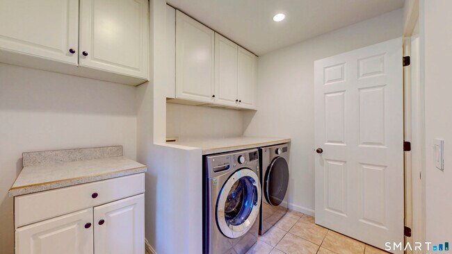 Building Photo - 463 White Oak Shade Rd