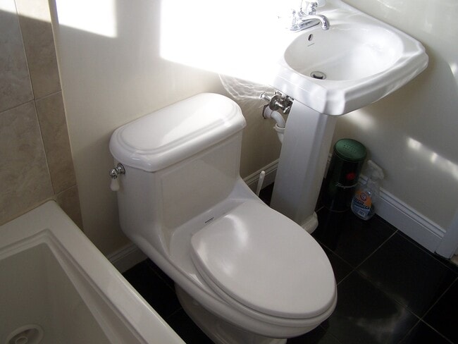 Building Photo - Remodeled  Three Bedroom Home w/ Finished ...