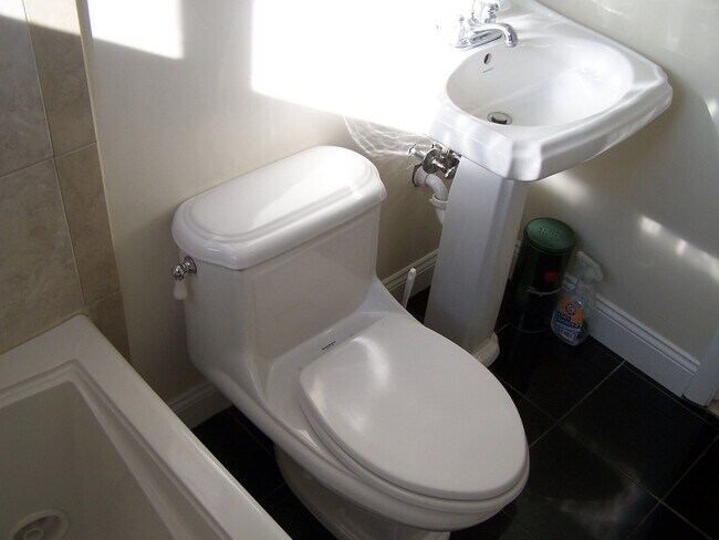 Building Photo - Rent Special on this Three Bedroom Home