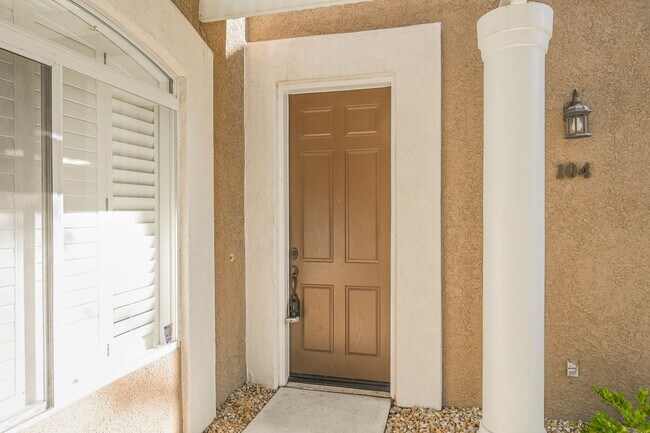Building Photo - Beautiful 2 bd/2 bath condo in luxury gated Summerlin community ON TPC GOLF COURSE
