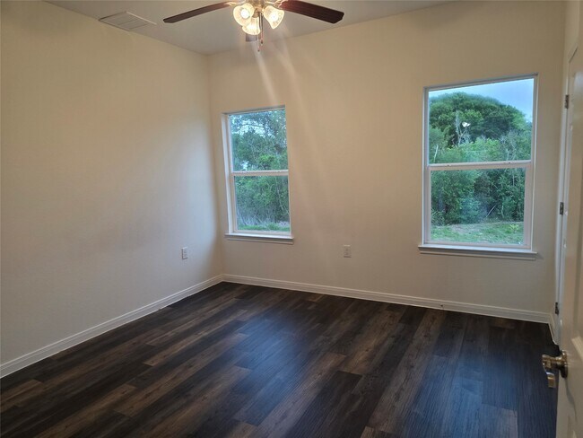 Building Photo - 6311 White Oak Dr