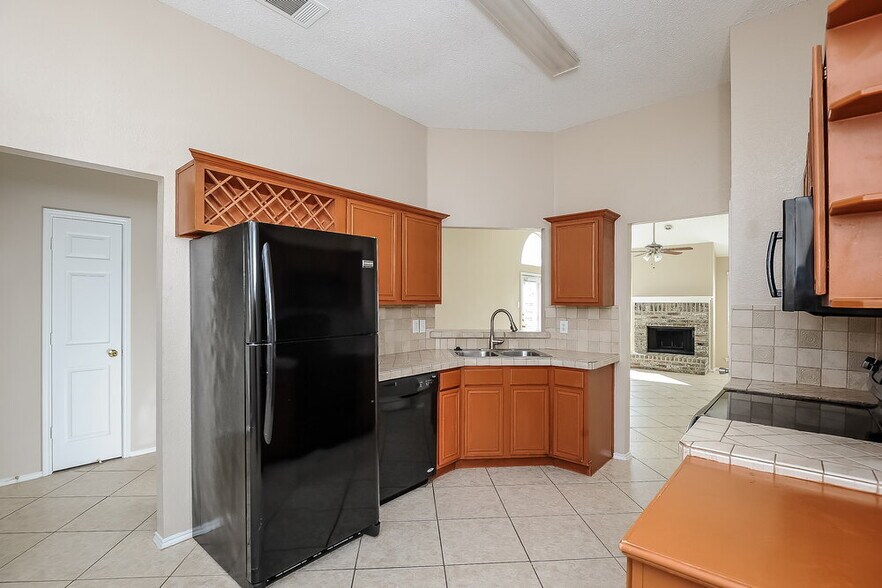 Building Photo - 224 Glen Meadow Dr