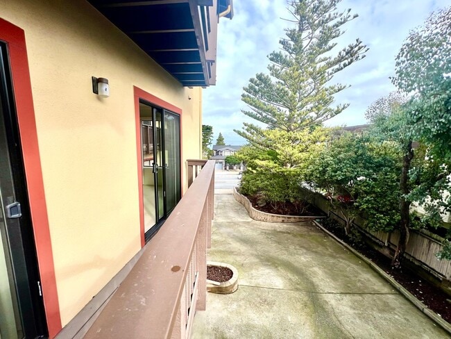 Building Photo - 185C -TL - CS