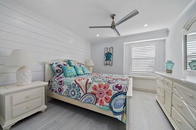 Building Photo - 3902 Fairway Dr S