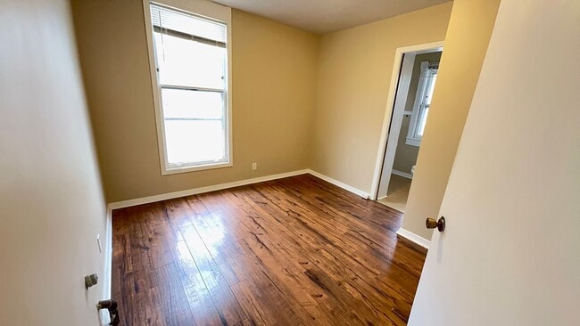 Building Photo - 1220 S 20th St