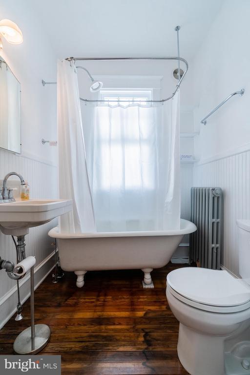 Building Photo - 928 19th St S