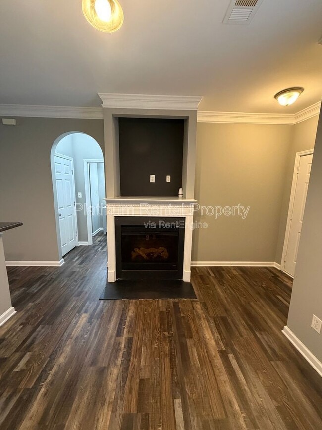 Building Photo - 250 Amal Dr SW