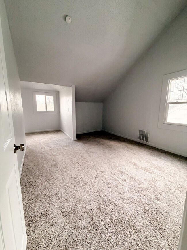 Building Photo - 18919 Riverview St