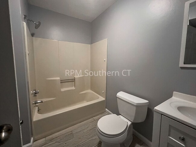 Building Photo - Downtown Wallingford – 1 Bedroom