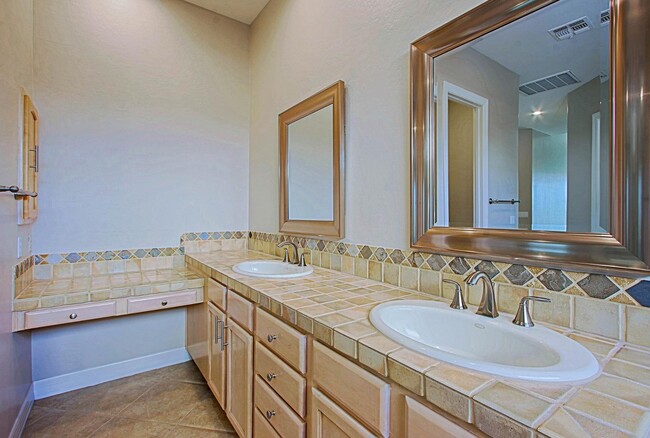 Building Photo - 9311 E Cavalry Dr