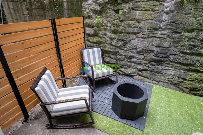 Building Photo - Furnished Elegant 3-Bedroom, 2.5 Bath Home with Hardwood Floors & Central A/C