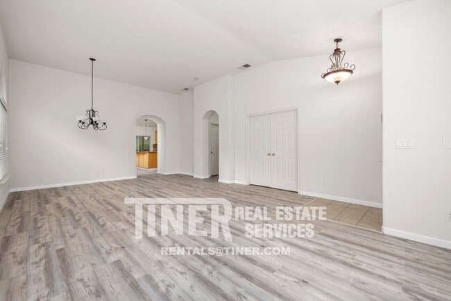 Building Photo - 51 Tulip Tree Cir