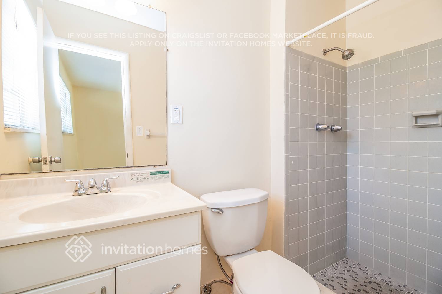 Building Photo - 610 Zinnia Dr