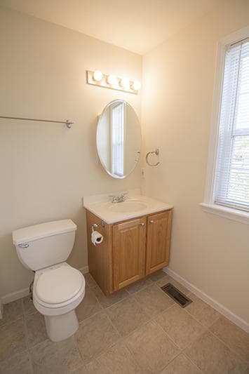 Building Photo - 1930 CENTER St