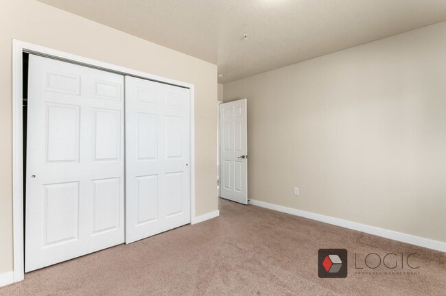 Building Photo - 520 E 500 S
