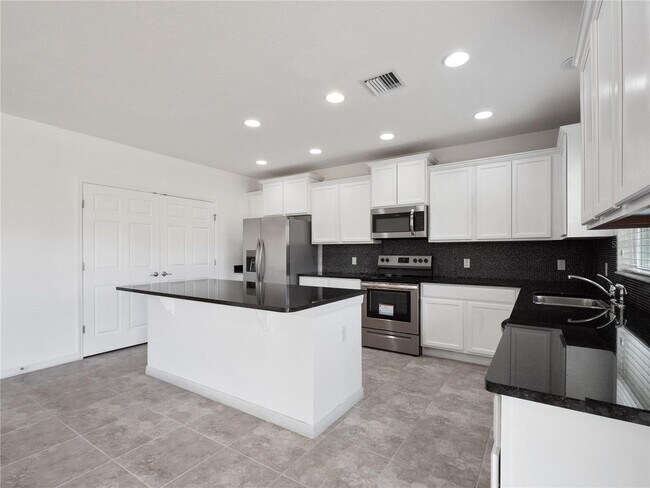 Building Photo - Bellalago Home