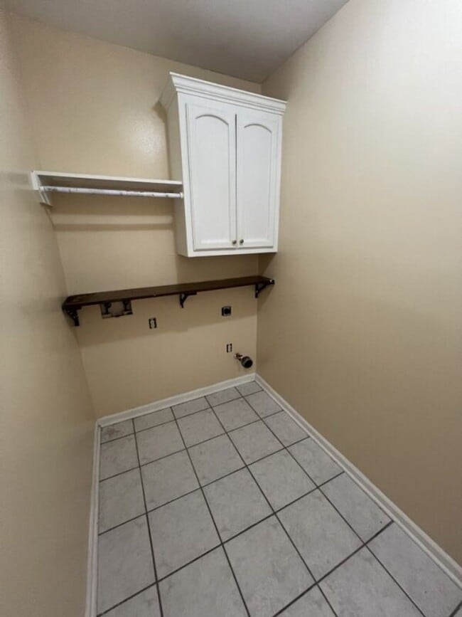 Building Photo - Corner-Lot Comfort in Zachary! — Spacious 3BR Home in Ravenwood Subdivision