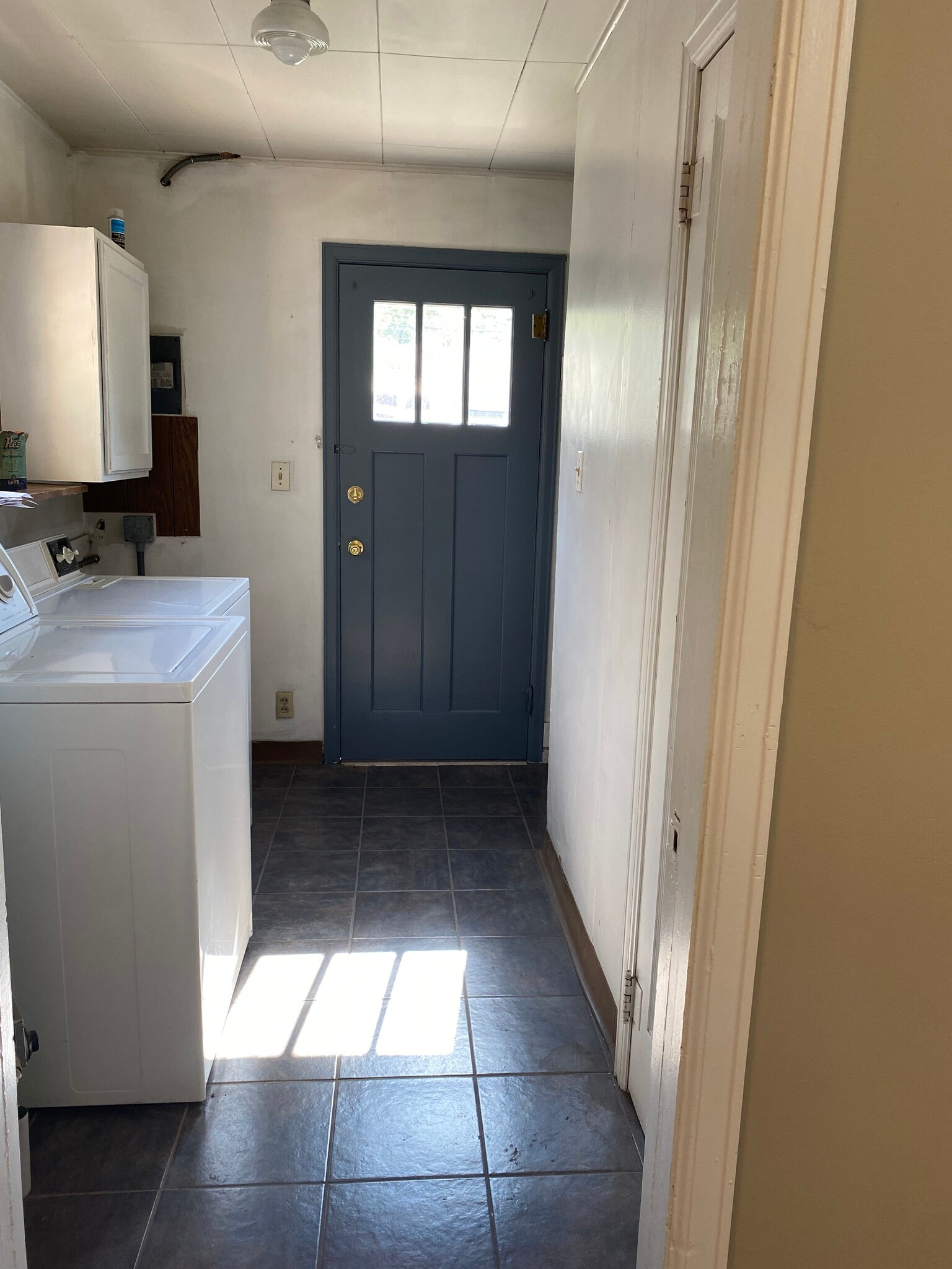 laundry room, back door - 944 E 5th Ave