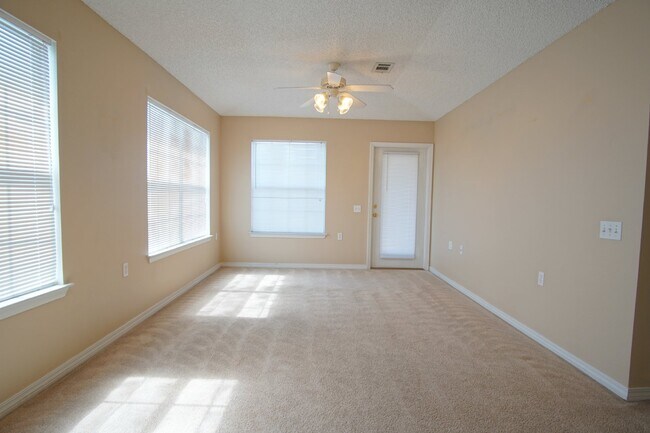 Building Photo - Coming Available 10/17 – 2BR/1BA Home in S...