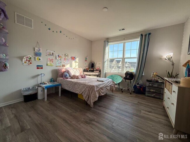 Building Photo - 905 Greenland Square