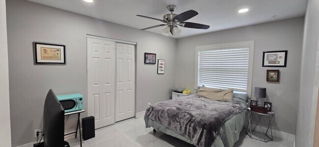 Building Photo - 288 NW 89th Ave