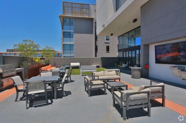 Sol Y Luna Student Housing near U of A Tucson, AZ