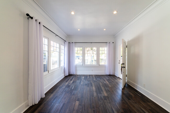 Building Photo - 321 Heliotrope Dr