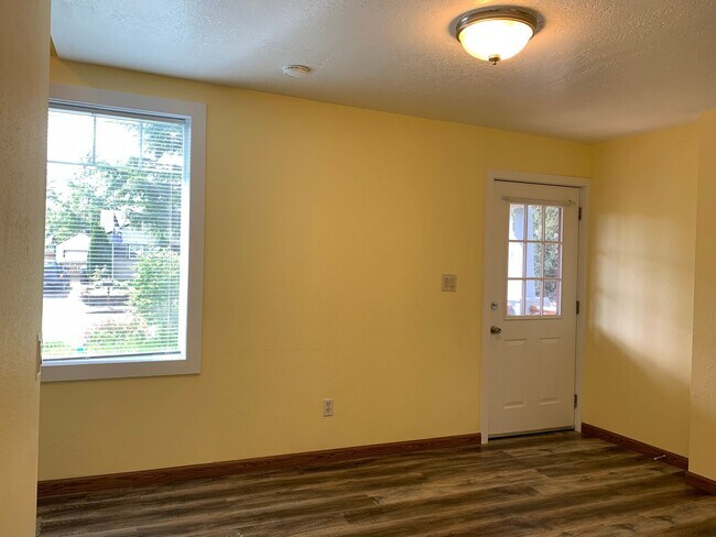 Building Photo - 605 Beech St